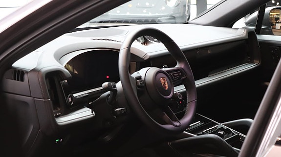Porsche Cayenne 7 of 11