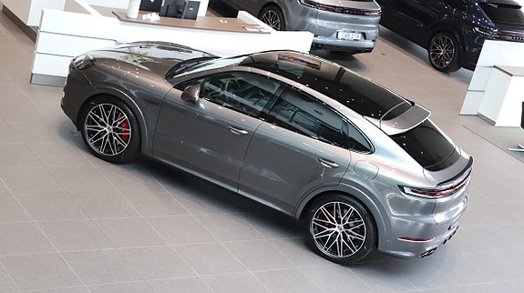 Porsche Cayenne 5 of 11