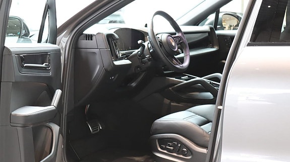Porsche Cayenne 8 of 11