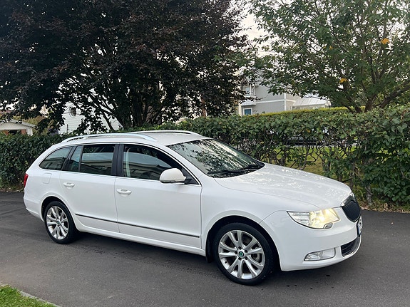 Skoda Superb 2 of 9