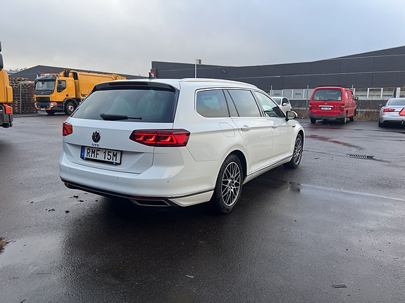 Volkswagen Passat 2 of 10