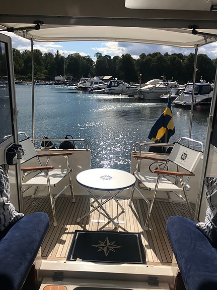 Aquador 28 C D6-350 – Få gångtimmar, bogpropeller & ankarspel 12 of 17