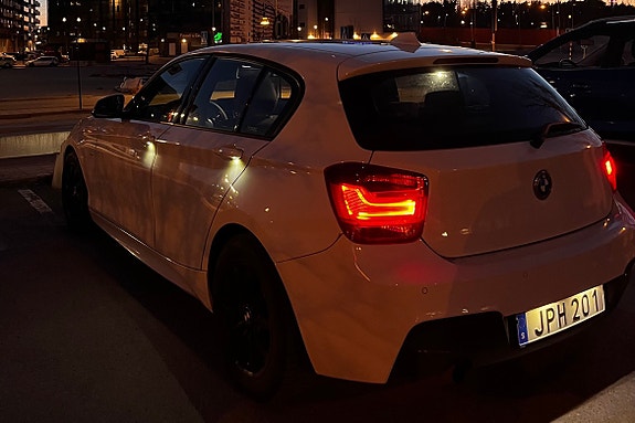 BMW 116i 4 of 6