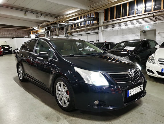 Toyota Avensis 2 of 20