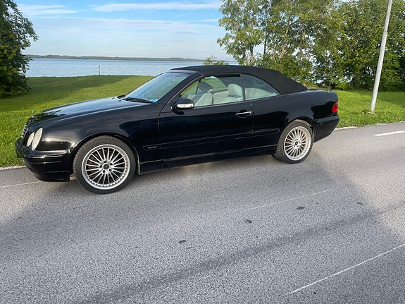 Mercedes-Benz CLK230 2 of 7
