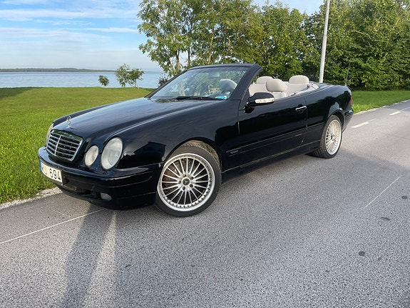 Mercedes-Benz CLK230 5 of 7