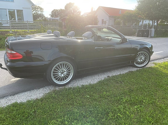 Mercedes-Benz CLK230 4 of 7