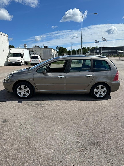 Peugeot 307 SW 5 of 6