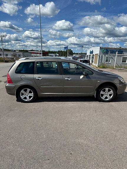 Peugeot 307 SW 3 of 6
