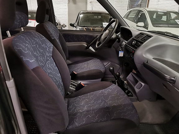 Nissan Terrano II 9 of 14