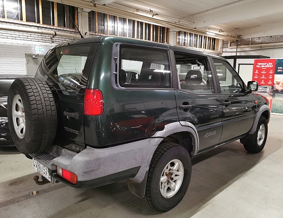 Nissan Terrano II 4 of 14