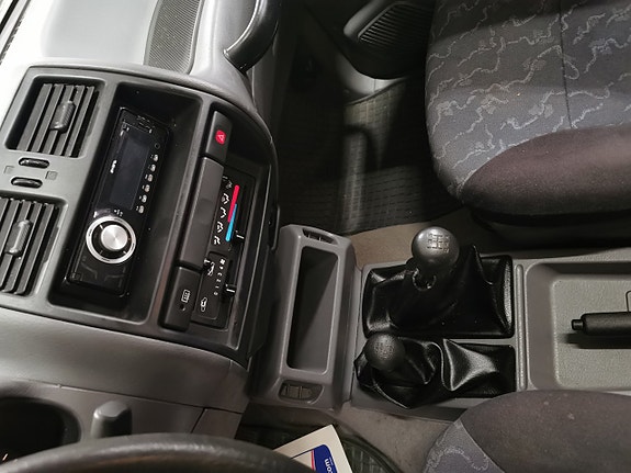 Nissan Terrano II 14 of 14
