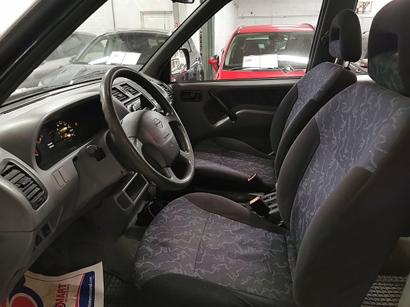 Nissan Terrano II 8 of 14