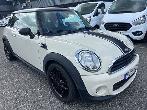 MINI One 2 of 5