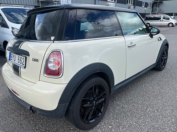 MINI One 3 of 5