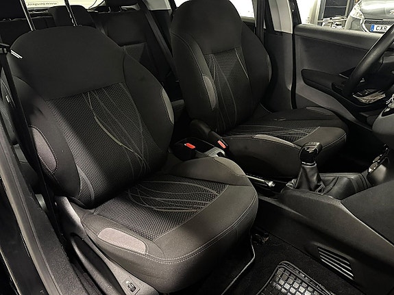 Peugeot 208 17 of 22