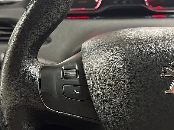 Peugeot 208 15 of 22