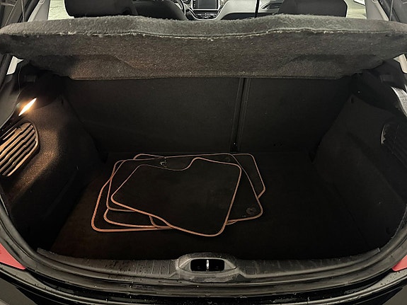 Peugeot 208 19 of 22