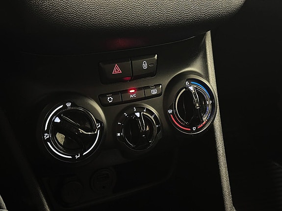 Peugeot 208 21 of 22