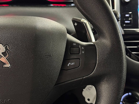 Peugeot 208 16 of 22