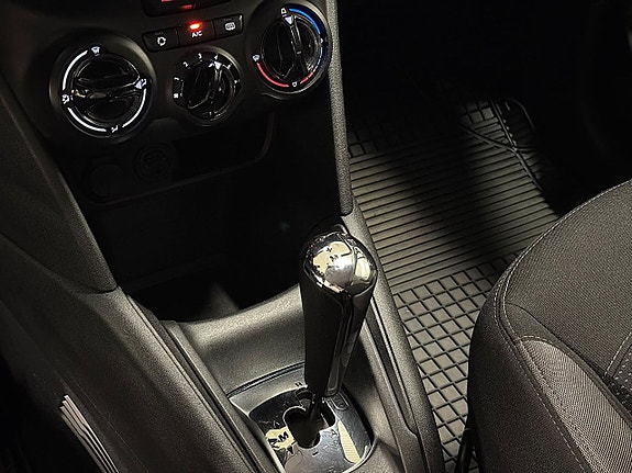 Peugeot 208 17 of 22