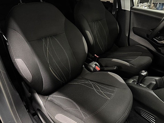 Peugeot 208 18 of 22