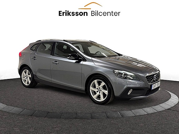 Volvo V40 Cross Country 2 of 24