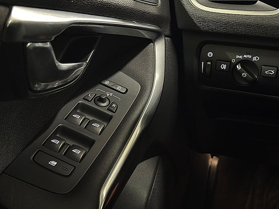 Volvo V40 Cross Country 23 of 24