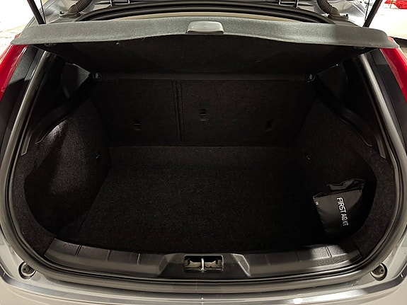 Volvo V40 Cross Country 20 of 24