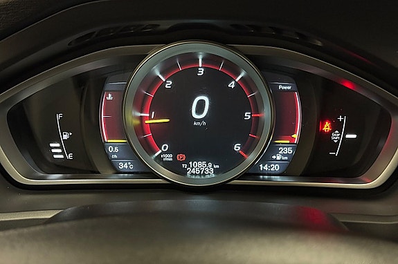 Volvo V40 Cross Country 24 of 24