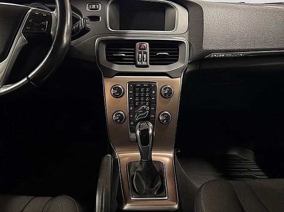 Volvo V40 Cross Country 14 of 24