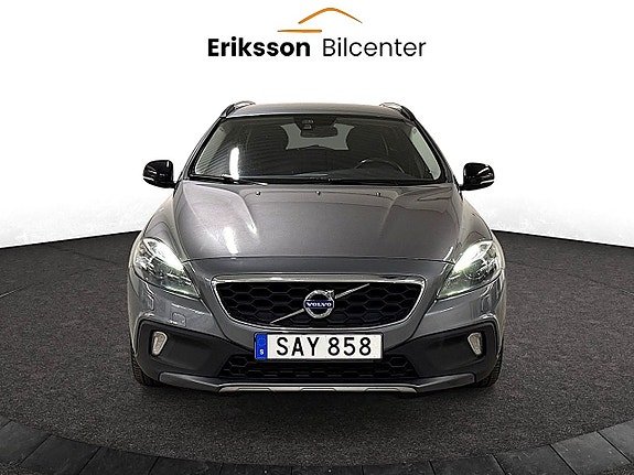 Volvo V40 Cross Country 3 of 24