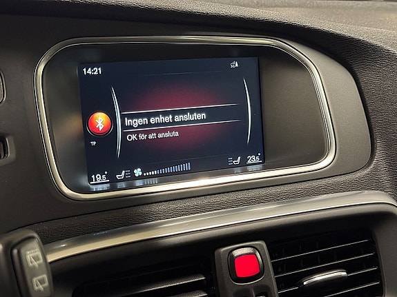 Volvo V40 Cross Country 21 of 24