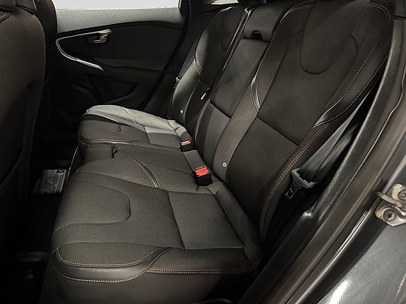 Volvo V40 Cross Country 19 of 24