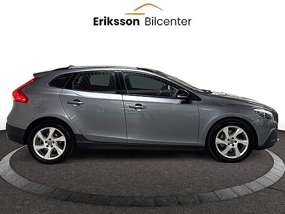 Volvo V40 Cross Country 8 of 24