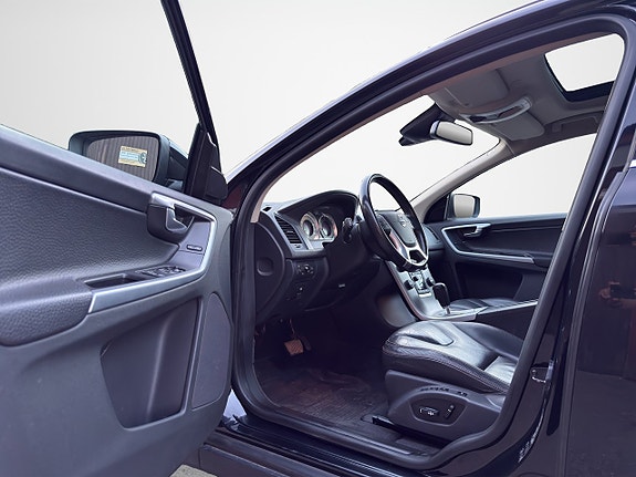 Volvo XC60 10 of 30