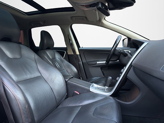 Volvo XC60 14 of 30