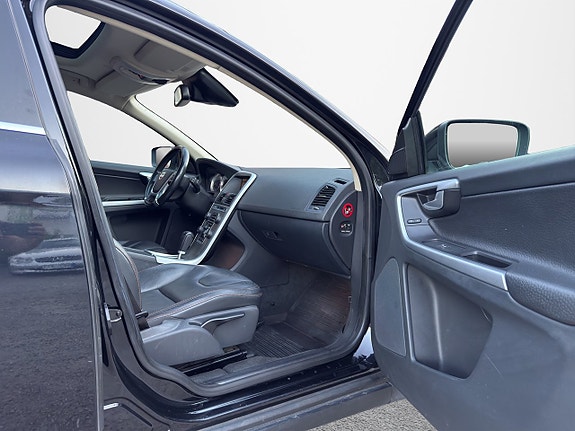 Volvo XC60 13 of 30