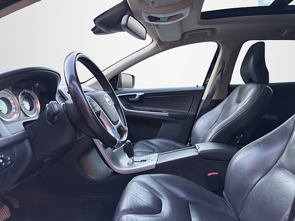 Volvo XC60 11 of 30