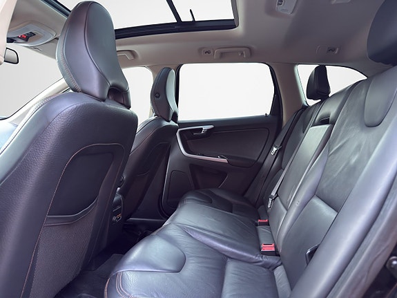 Volvo XC60 16 of 30