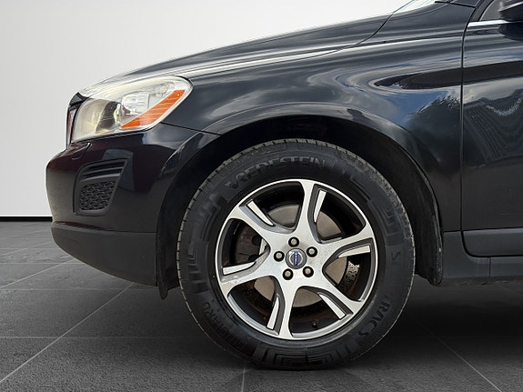 Volvo XC60 8 of 30