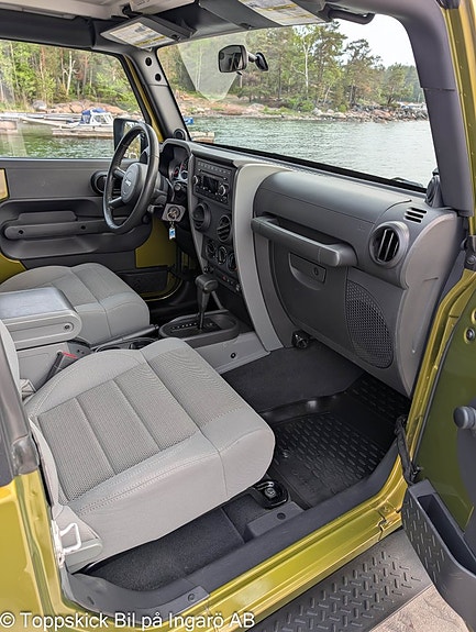 Jeep Wrangler 15 of 28