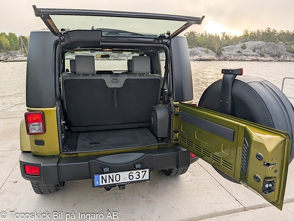 Jeep Wrangler 18 of 28