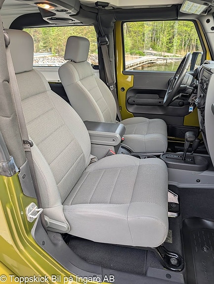 Jeep Wrangler 16 of 28