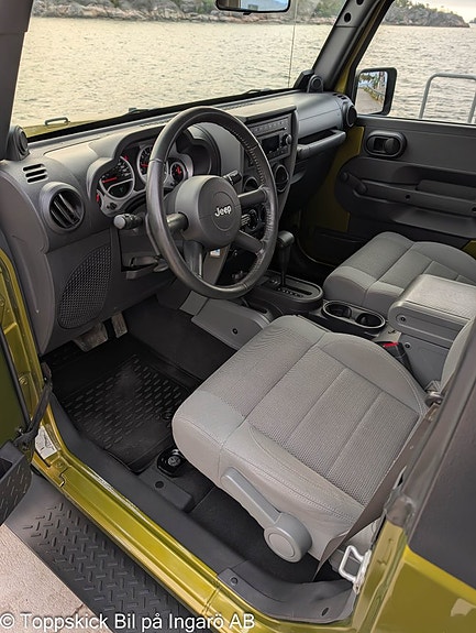 Jeep Wrangler 13 of 28