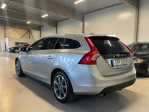 Volvo V60 9 of 28