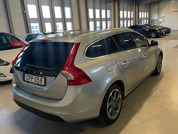 Volvo V60 7 of 28