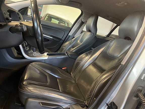 Volvo V60 14 of 28