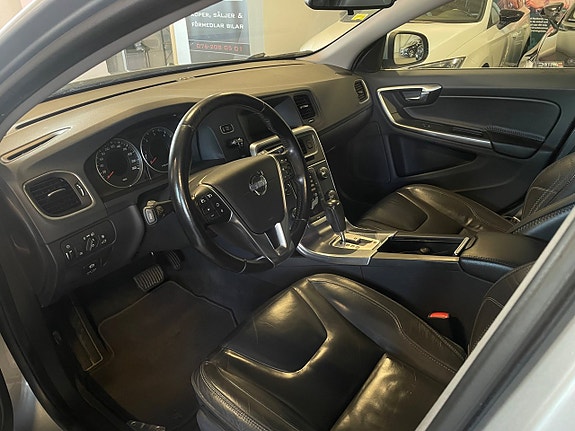 Volvo V60 13 of 28