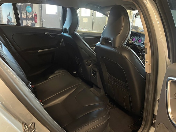 Volvo V60 17 of 28